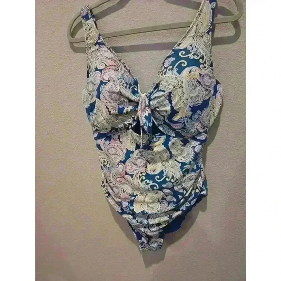 Nip Tuck Women's One Piece Swimsuit Size 6 Blue Paisley Print DD Cups - Picture 1 of 7